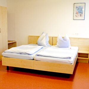 Doppelbett im BRK Hostel