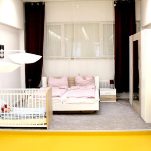 RETTcampus Trainingsareal in einem Kinderzimmer mit Betten und Schrank