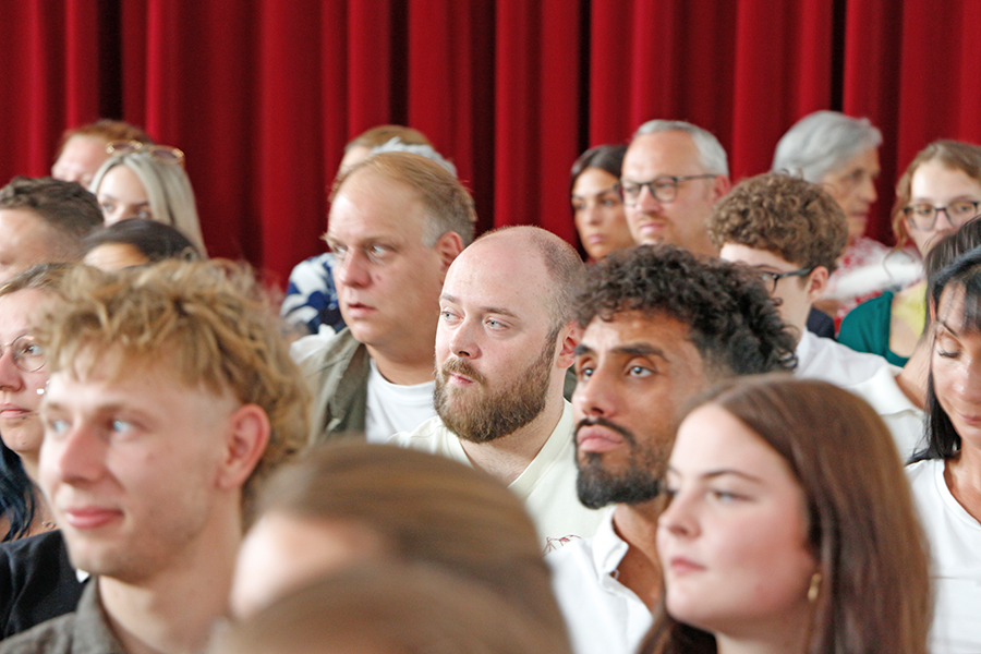 Mit der feierlichen Zeugnisverleihung schlossen 35 Absolvent:innen der BRK Schulen Pflege Bayreuth ihre Ausbildung erfolgreich ab.